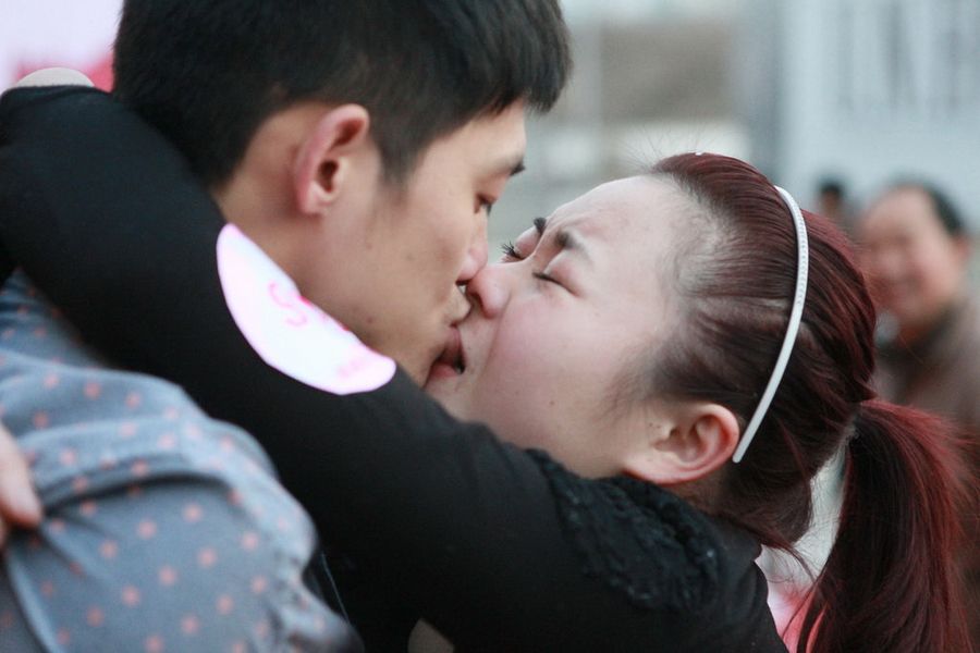 Chinese neck kiss4 photos