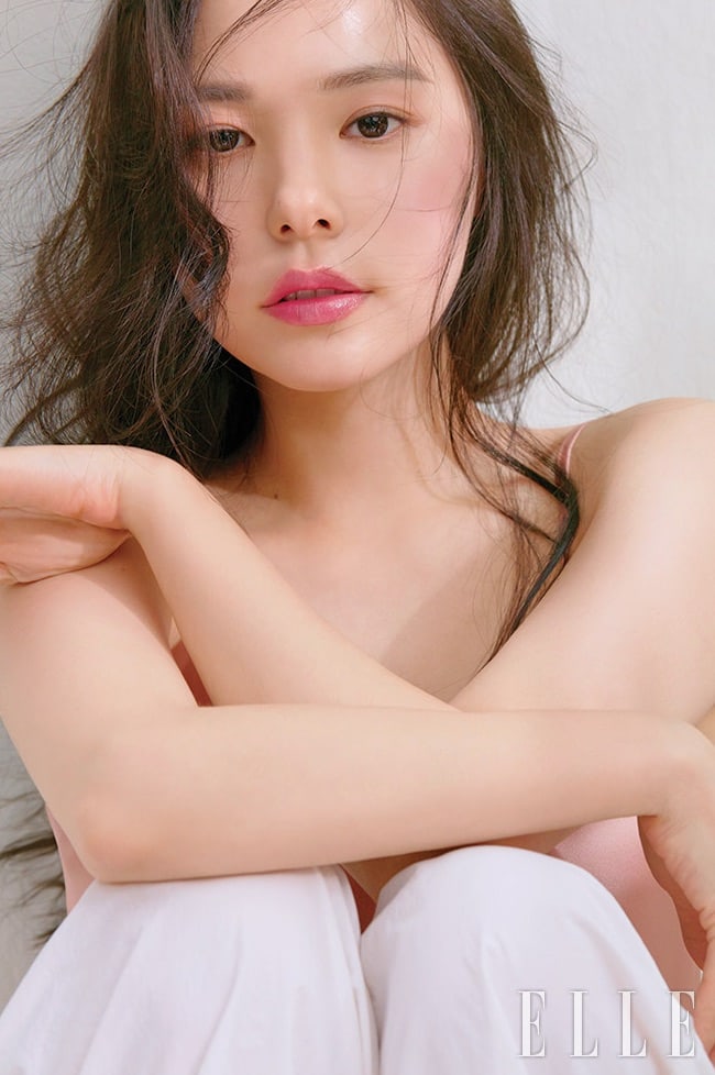 Potret Menggoda Min Hyo Rin untuk ELLE Korea