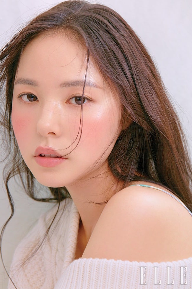 Potret Menggoda Min Hyo Rin untuk ELLE Korea