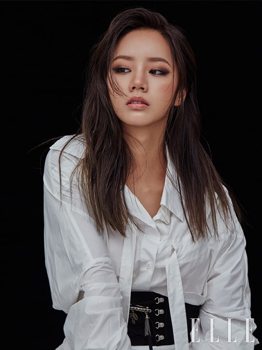 Smokey Eyes dan Rambut Basah, Gaya Hyeri 'Girl's Day' untuk ELLE