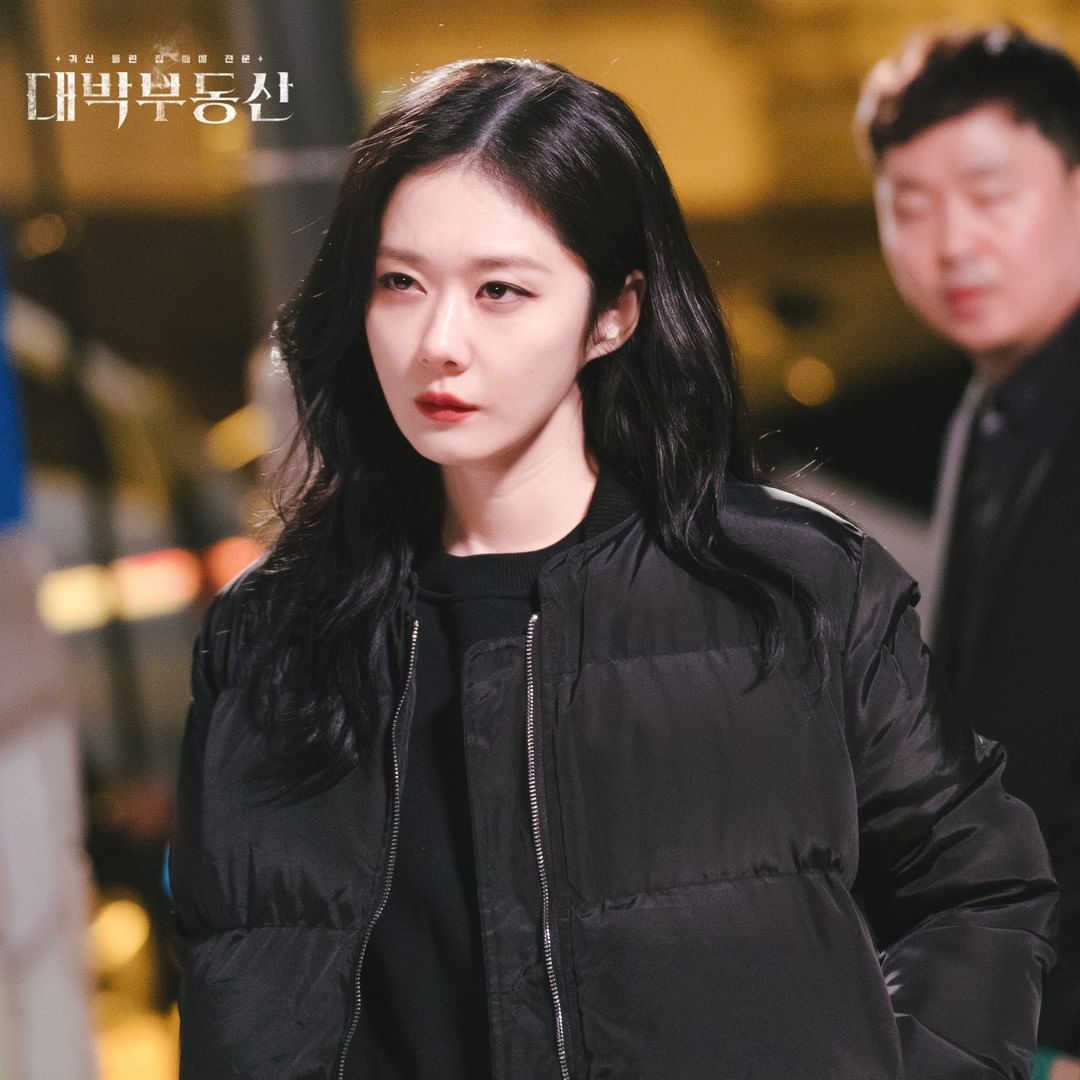Jang Nara Tunjukkan Sikap Berani Hadapi Gangster Dalam 'Sell Your Haunted House'