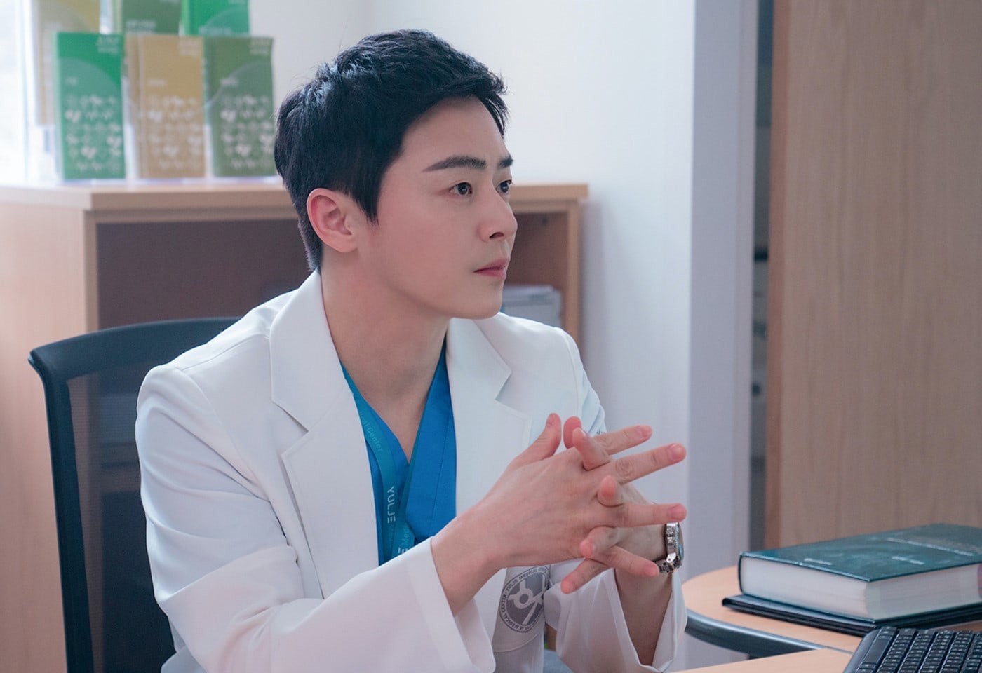 Jo Jung Suk Akan Kembali Warnai Drama 'Hospital Playlist 2'