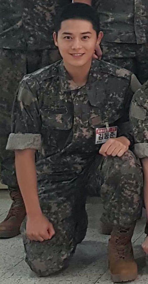Pose Kim Dong Jun Saat Wamil Tuai Pujian Dari Fans