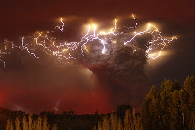 Volcanic Lightning, fenomena petir di atas letusan gunung berapi :cool