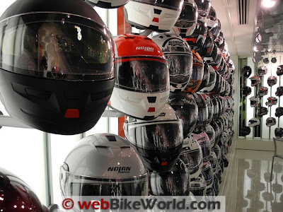 PROSES PEMBUATAN HELM STANDAR MOTOGP