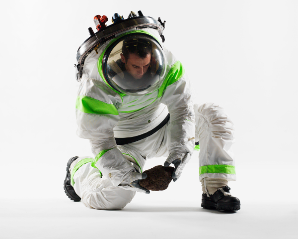 Yuk! Liat Baju Astronot Baru Buatan NASA
