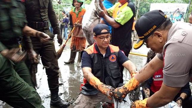 Pihak Istana Minta Anies Jangan Hanya Bantu Penanganan Banjir