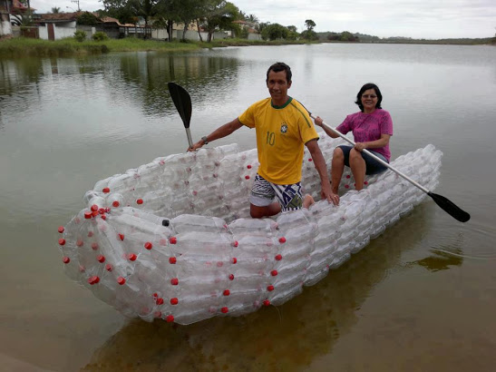 (+Pict) Jangan Dibuang Gan!!! Barang Bekas ini Bisa Dibuat Perahu Saat Banjir 