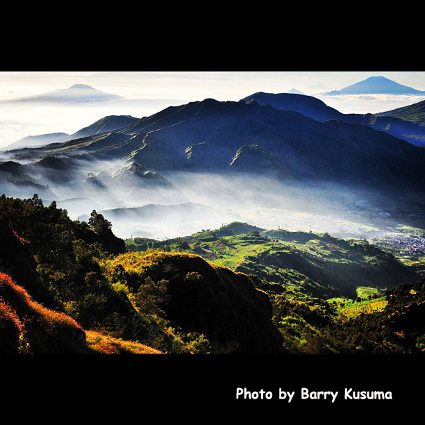 &#91;Travelista&#93; Menikmati Gunung Sindoro dari Bukit Sikunir