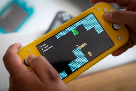 Beli Nintendo Switch Reguler atau Switch Lite