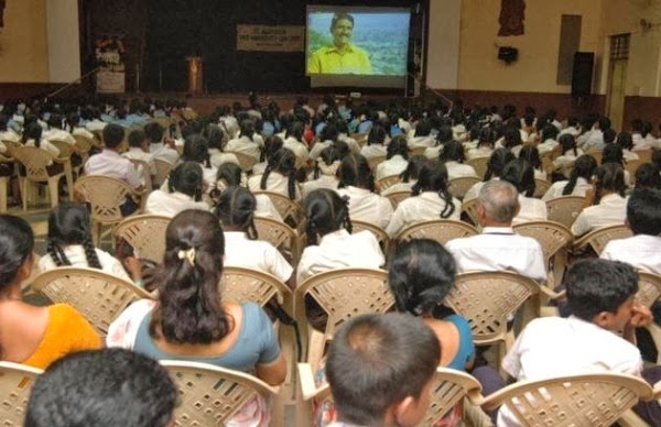 Hal-Hal Unik Yang Hanya Terjadi Dalam Bioskop Di India