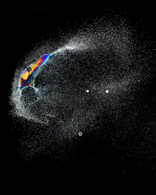 Foto-Foto Indah Proses Meledaknya Gelembung Sabun 