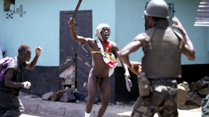 jenderal-kanibal-dari-liberia-yang-bertelanjang-bulat-ketika-bertempur