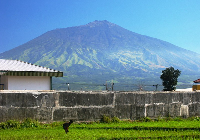 10 Gunung Tertinggi di Indonesia