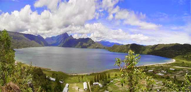10 Danau Tertinggi di Indonesia, Ada di Daerah Agan?