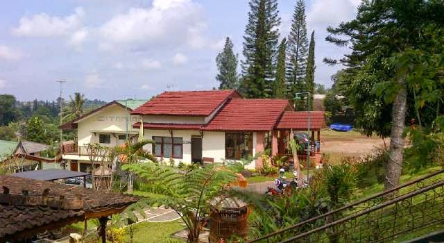 Dijual Hotel Luas di Lokasi Sejuk Cisarua, Bogor AG514