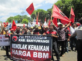 Demonstrasi PDI P menolak kenaikan BBM. Seru gan!!! 