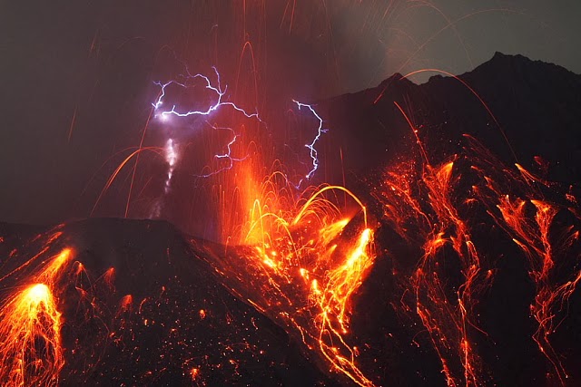 Petir Vulkanik ( Volcanic Lightning )