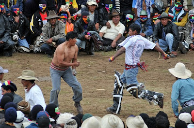 9 Pertandingan Olahraga Tradisional &quot;Unik&quot; dan &quot;Berdarah&quot; 