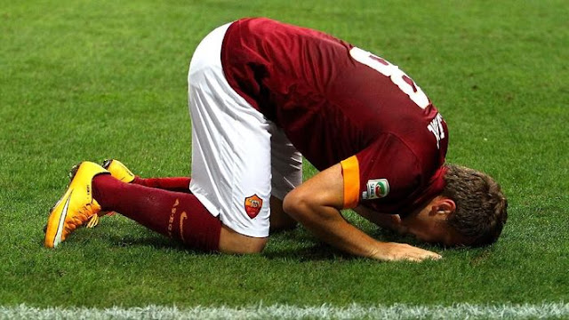  Sujud Syukur ala Pemain-Pemain Top Eropa, Bentuk Dakwah Pemain Sepakbola ?
