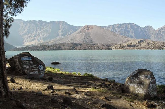 Gunung Rinjani dan Problematikanya