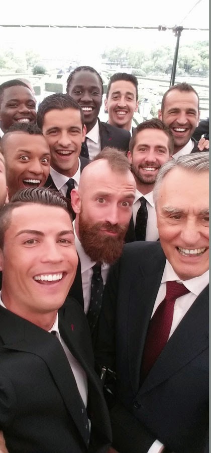 Inilah Gaya Selfie Pemain Sepakbola di Piala Dunia 2014