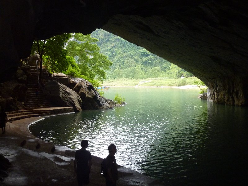 Sensasi Perjalanan ke Perut Bumi yang Indah di Son Doong Vietnam! Berani Coba Gan?