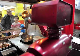 Uniknya Restoran Robot di Harbin, China
