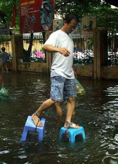 Tips Bertahan Hidup Hadapi Banjir (Ngakak gan)