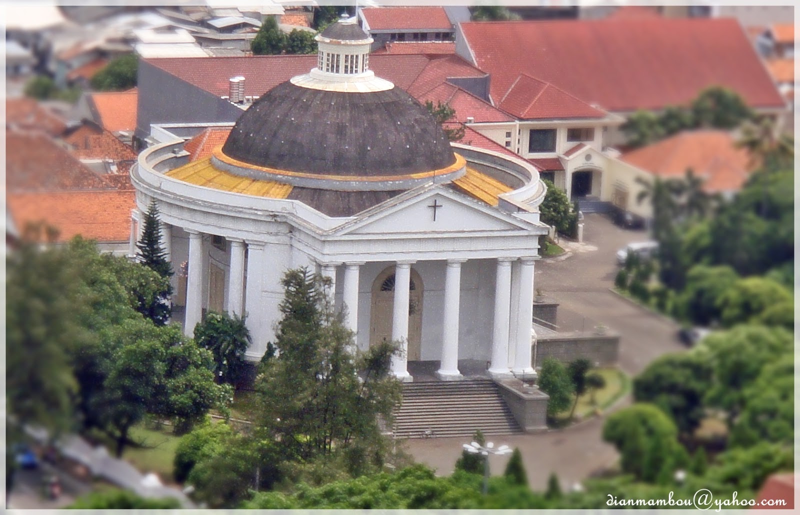 WOW! Must See ,Ini dia Gan Gereja-Gereja Kristen terbesar di Indonesia