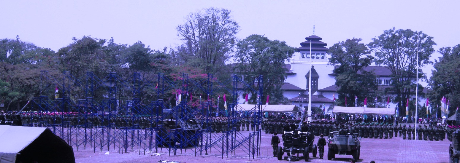 Atraksi Puluhan Tentara Keren di Gasibu