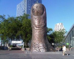 5 Monumen Unik dan Sangat Aneh Diberbagai Belahan Dunia 