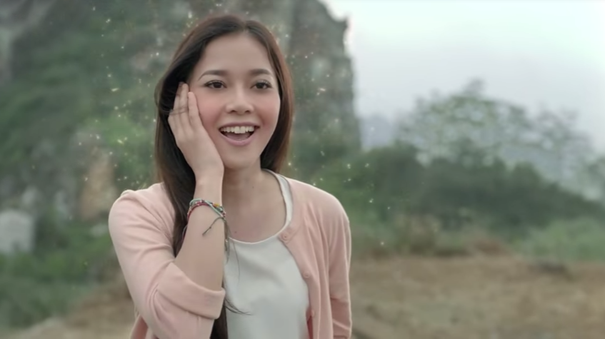 Cewek Cantik Ini Mendadak Viral, Gara-gara Memerankan Karakter Kocak di Iklan Rokok