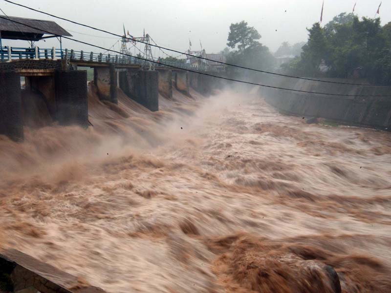 12 Jam Lagi Banjir dari Katulampa Tiba di Jakarta