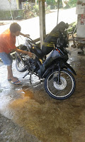 TEKHNIK PENGELAPAN DALAM MENCUCI SEPEDA MOTOR