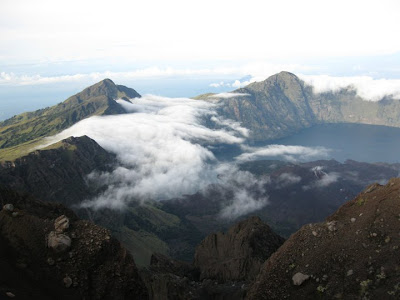 Petualang Sejati? Dakilah Rinjani!