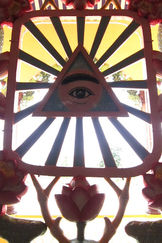 Simbol Iluminati masuk Kelenteng