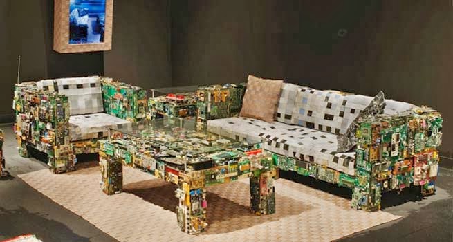 Desainer Buat Barang-2 Furnitur dari Komponen Elektronik Bekas