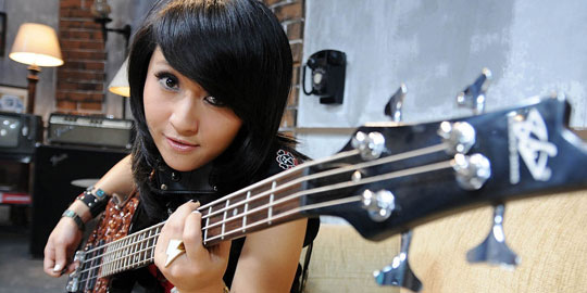 10-gitaris-cantik-dari-indonesia