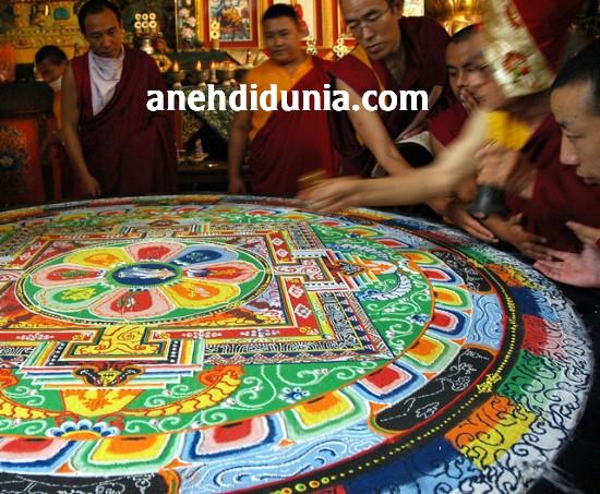 &#91;HOT INFO..!!&#93; Seni Lukis Pasir Biksu Tibet Paling Rumit Di Dunia
