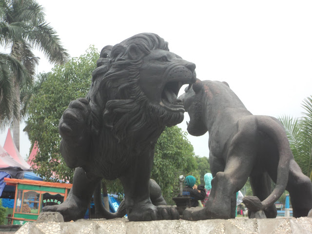 Yuk Lihat Patung Patung Singa di Sekitar Alun-Alun Kabupaten Ponorogo