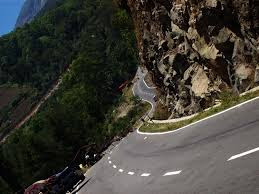 Betapa Eksotisnya Jalan Tembus Cemoro Sewu - Sarangan