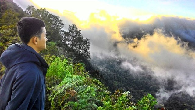 Jembatan Shirathal Mustaqim Tantangan Mendaki di Gunung Rakutak