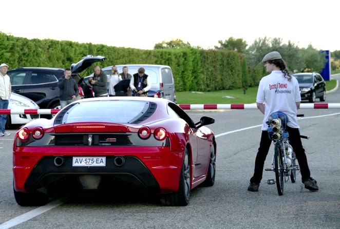 Kecepatan sepeda bisa ngalahin Ferrari ? Kok Bisa ?