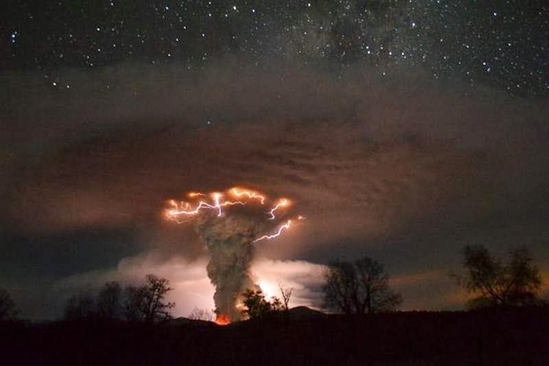 Petir Vulkanik ( Volcanic Lightning )