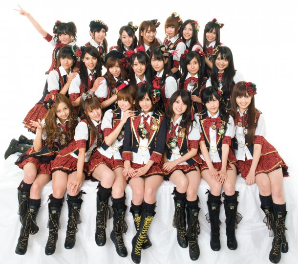 akb48-nyanyi-iwak-peyek