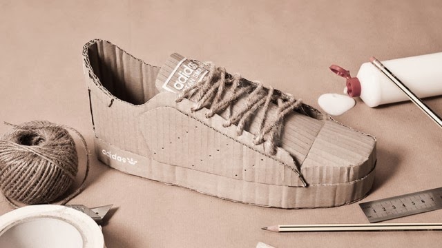 Replika Sepatu Adidas dari Kertas Karton Bekas