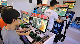 seperangkat komputer gaming yang keren