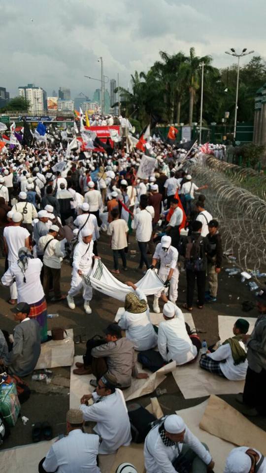 Massa Aksi 299 Kumpulkan Donasi Untuk Korban Pengungsi Gunung Agung Bali