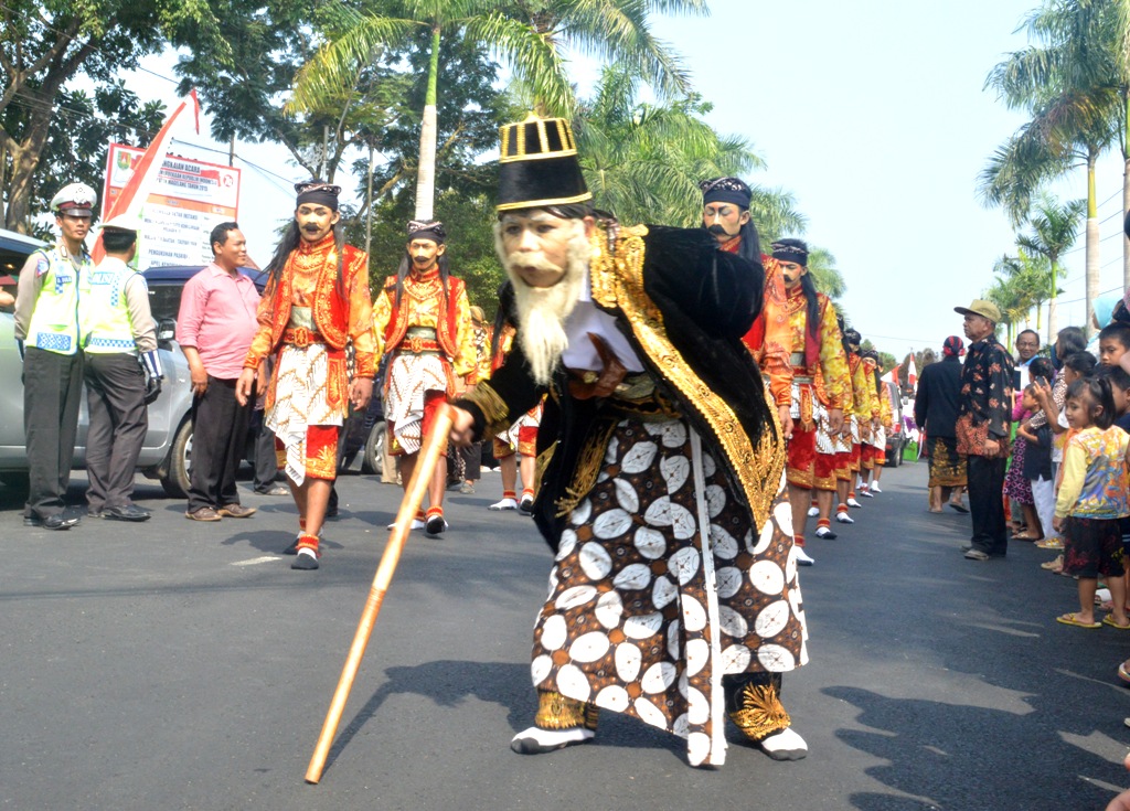 7 Peran Pawai Budaya Karnaval &#91;yang ngalamin masuk om..&#93;